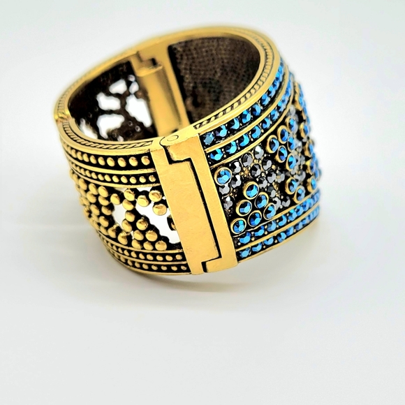 Heidi Daus Oversized Blue Topaz Swarovski Crystal Hinged Cuff Bracelet S/M - Picture 9 of 12